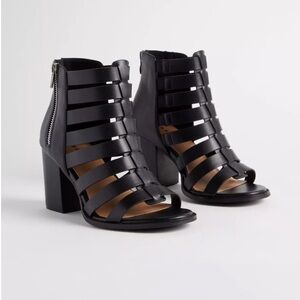 Brand New Torrid Black Gladiator Block Heel Sandals Size 6WW